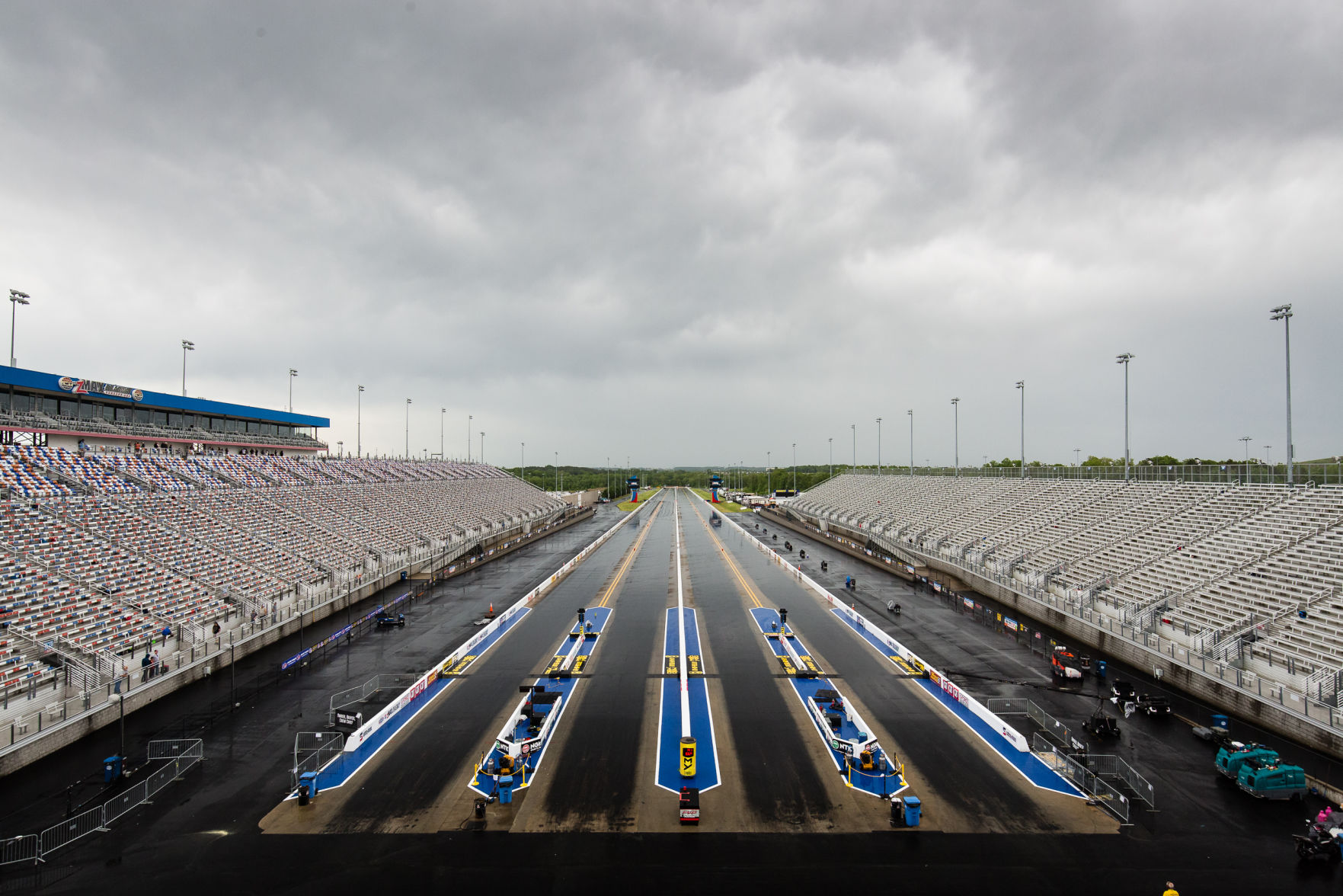 Friday action during the 2019 NGK Spark Plugs NHRA 4-Wide Nationals.